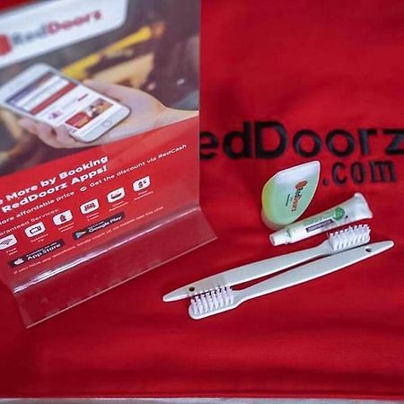 Reddoorz Near Rs Mitra Keluarga Depok Ξενοδοχείο Εξωτερικό φωτογραφία